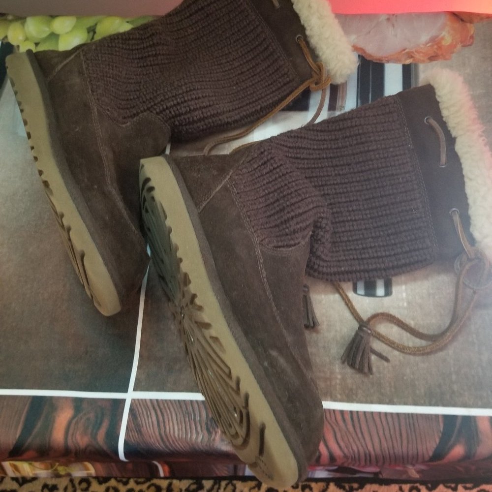 Kids UGG Australian 5921 Classic suede leather knit Sweater Boots Size 4 - Picture 2 of 5